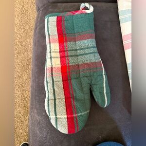 Hearth and Hand with Magnolia XL oven mitt